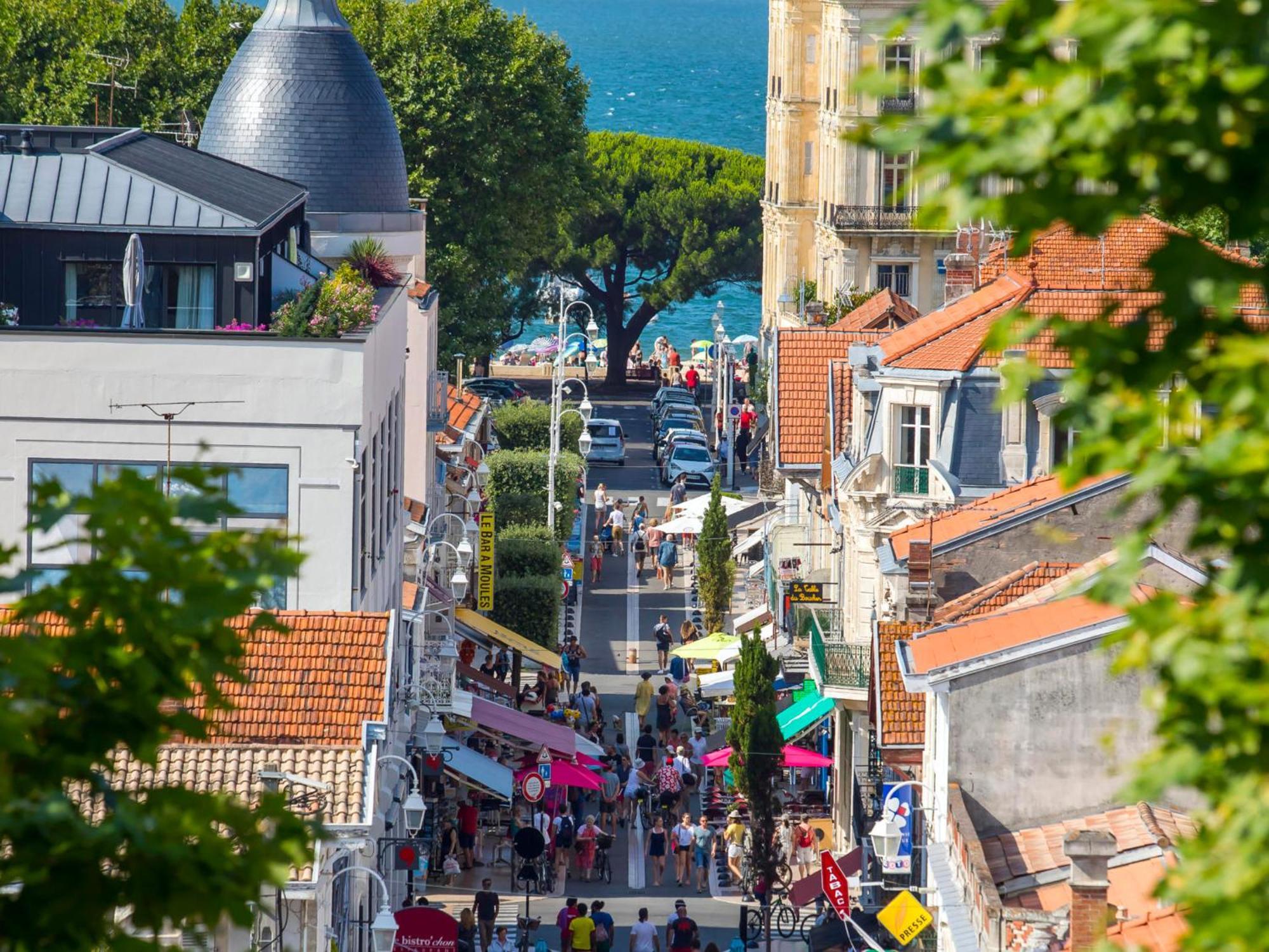 Arcachon Centre: Beau T2 53M² Avec Terrasse, Parking, Ascenseur, Proche Plage Et Commerces - Fr-1-420-93 Exterior photo